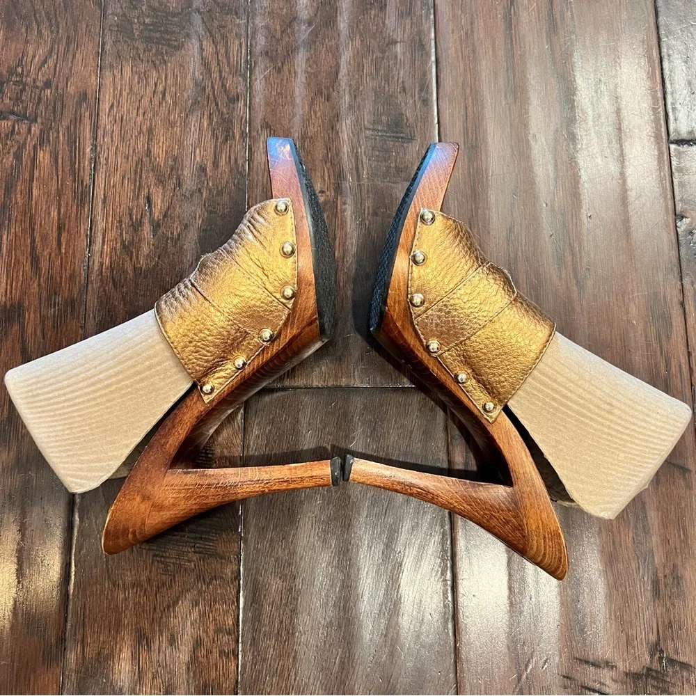 Authentic Gucci Women's Metallic Gold Slide Sandals with Horsebit Detail